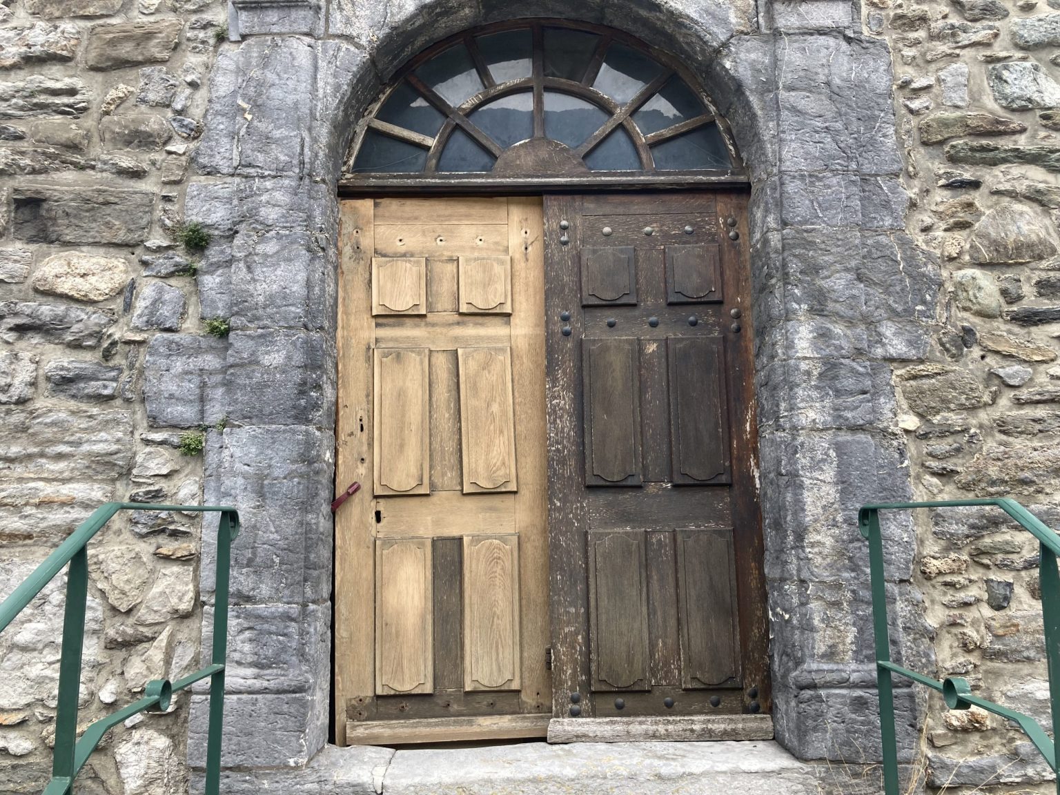 Porte telle Église